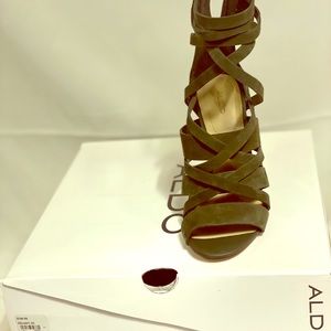 Aldo velvet brand new heels